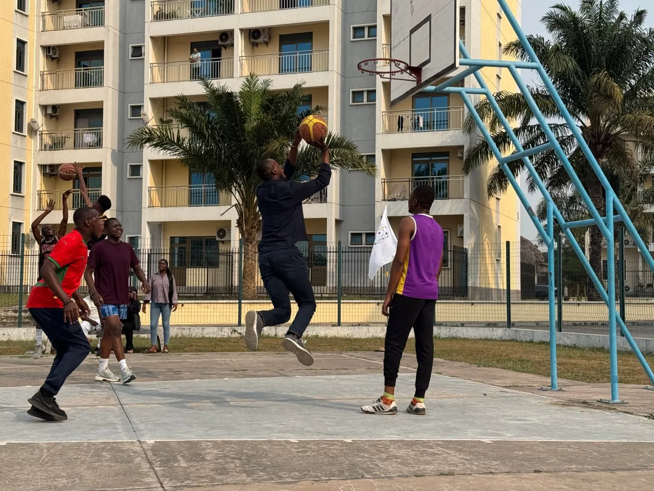 🇨🇬🏀 GlobUs сыграла товарищеский матч по баскетболу в Браззавиле

Ассоциация GlobUs провела дружес