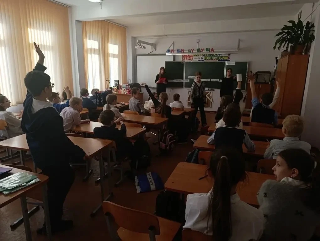 Вчера в корпусе нашей школы на Яхтенной прошли мероприятия, приуроченные к Дню космонавтики. Ученики
