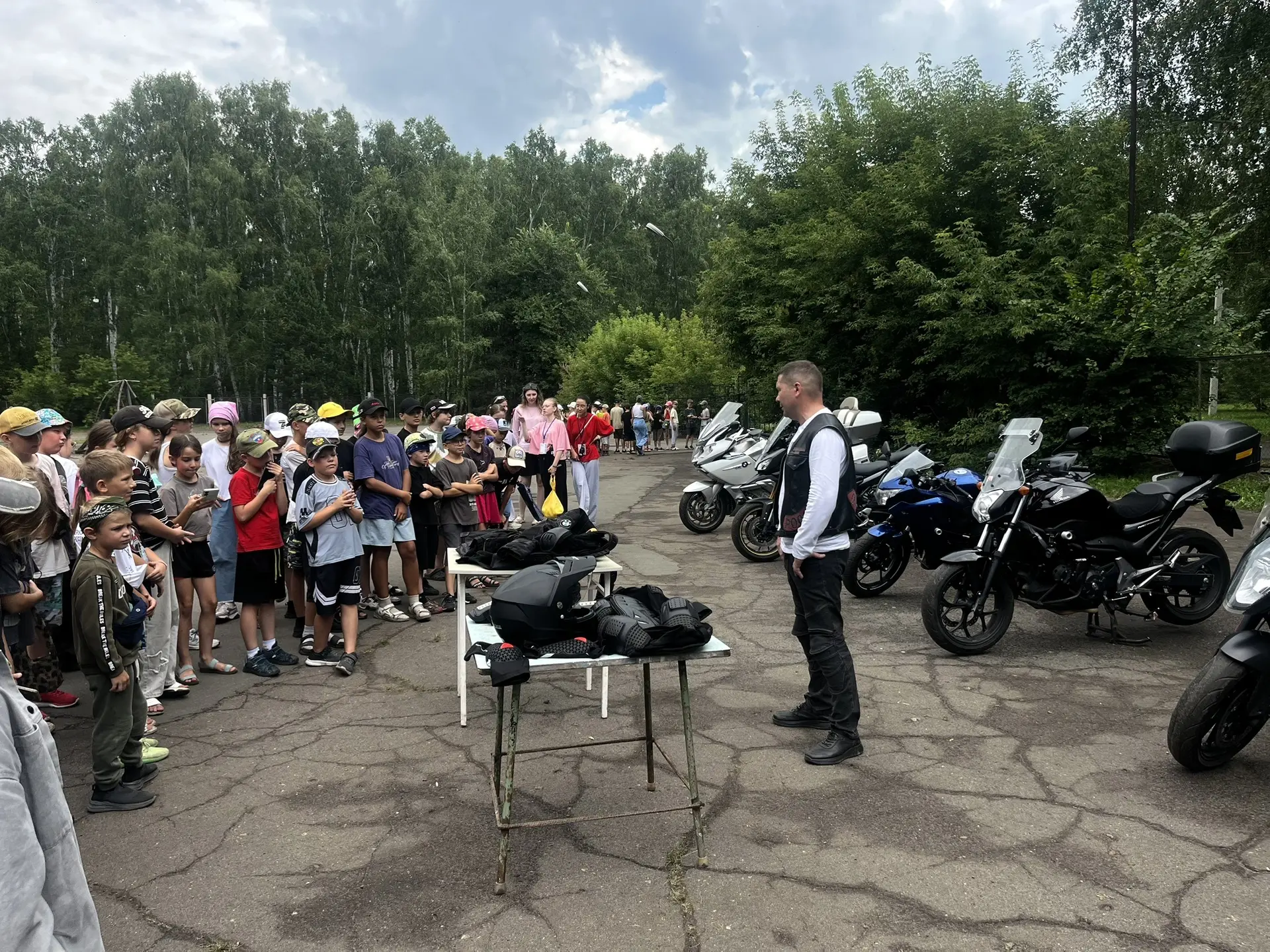 От техники до творчества - это все о субботнем дне!🔥

С самого утра на территории лагеря развернула