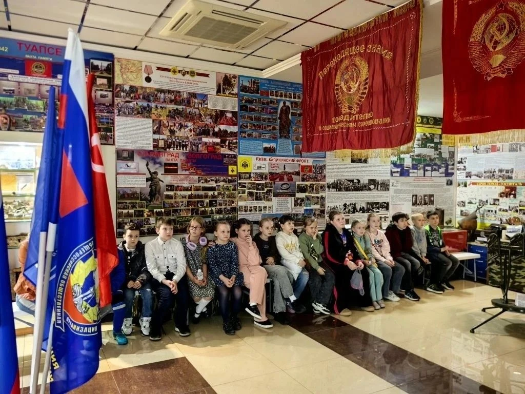 🌟Экскурсия в Военно-исторический музей "Подвиг"! 🌟  🎗В преддверии праздника 9 мая учащиеся 3Б и 2В к