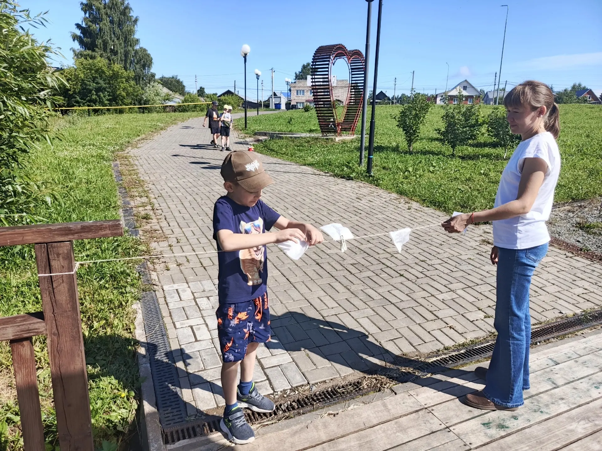 🌞 День семьи: смех, творчество и немного летних бабочек!