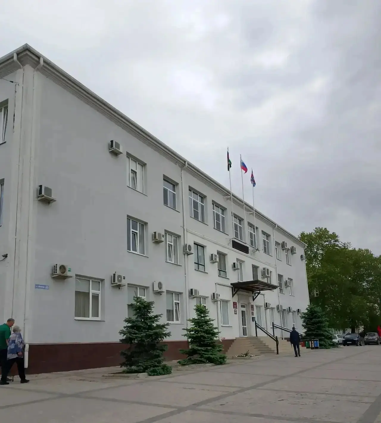 В Темрюкском районе жильё детям-сиротам и детям без попечения родителей сначала дают по договору спе