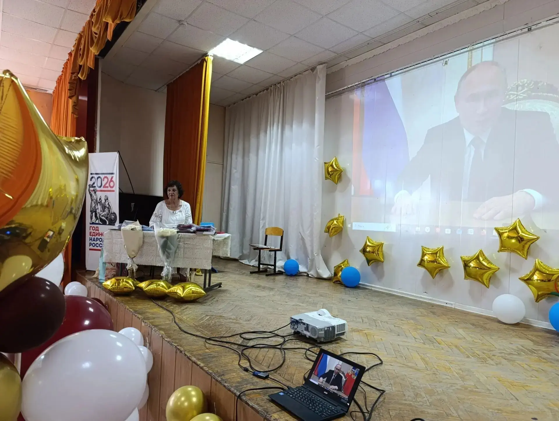 ТОРЖЕСТВЕННОЕ ВРУЧЕНИЕ АТТЕСТАТОВ 🥳🥳🥳
Пролетели годы незаметно-
До свиданья, школа навсегда!
Знай