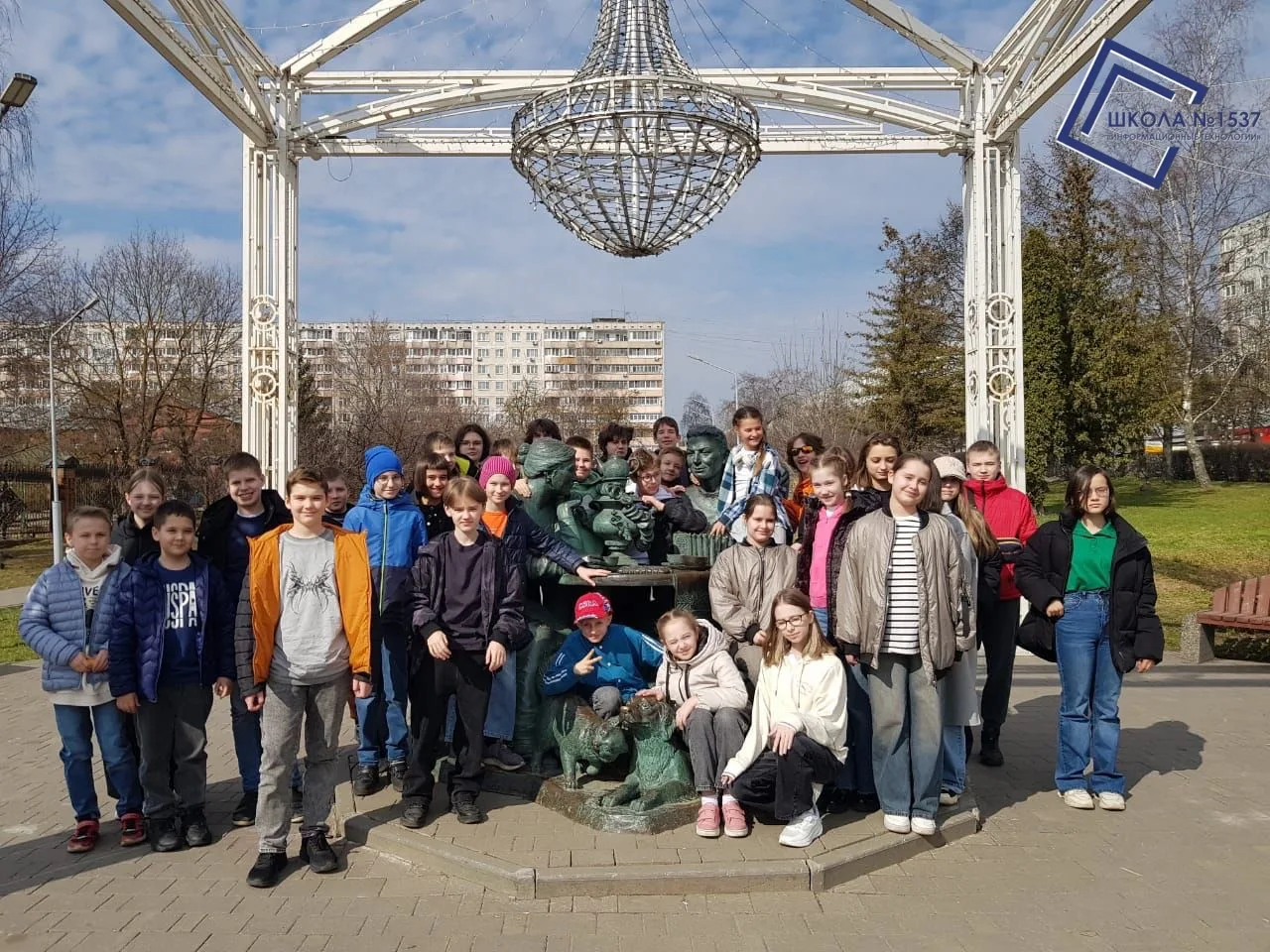 🎓Ученики 5Л и 7М классов с учителем русского языка и литературы Галочкиной Еленой Борисовной и класс