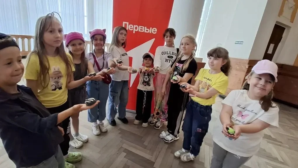 💥Педагоги ГБУДО ЛНР «АЦДЮТ» провели увлекательные мастер-классы для детей пришкольных площадок горо