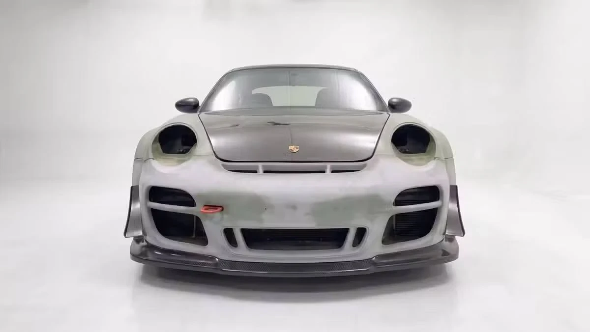 Porsche 911 лишили фирменного оппозитника и поставили вместо него американский V8 от Ch...