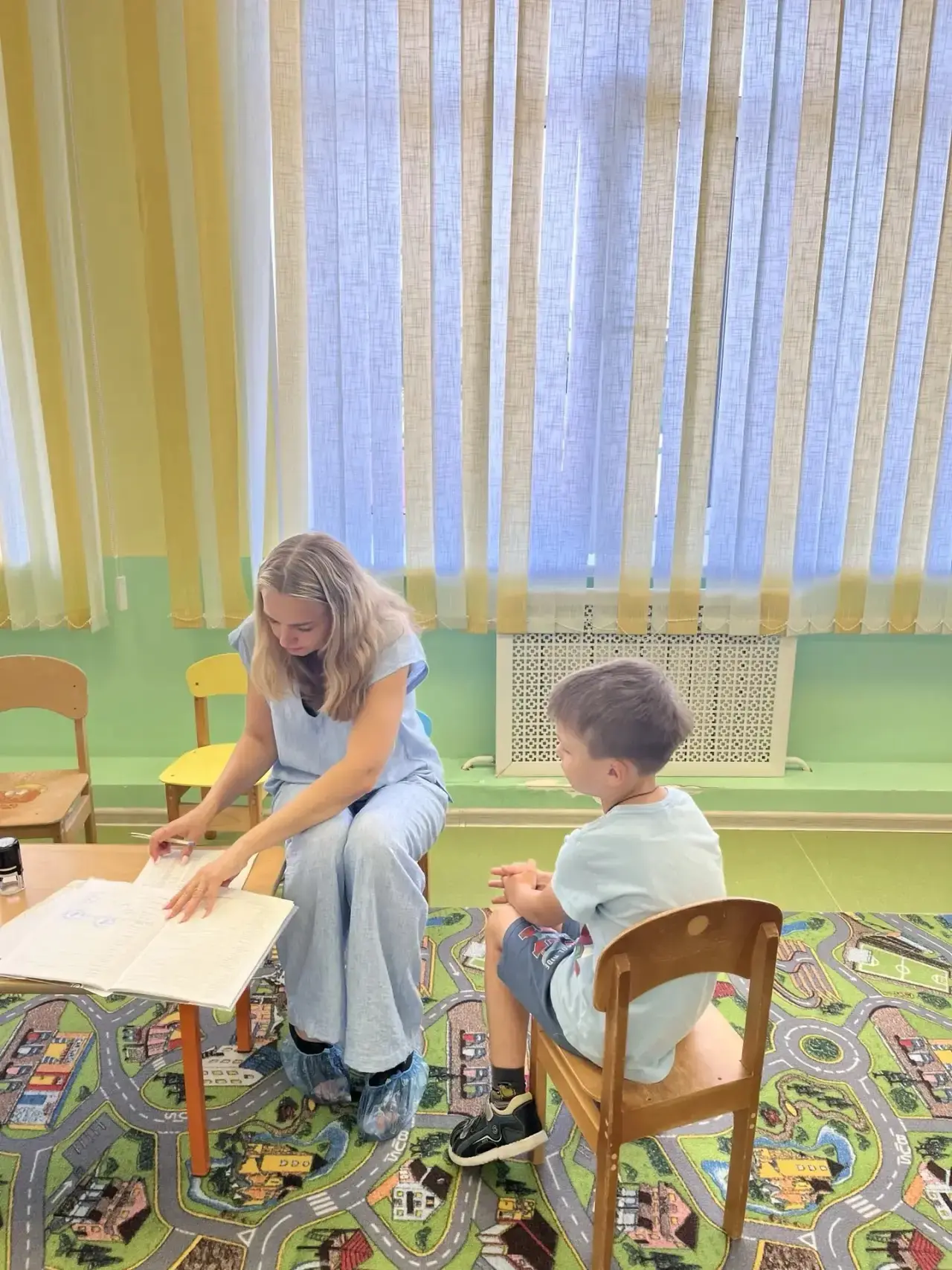 ☝️👍В дошкольных учреждениях Волжского района продолжаются профилактические осмотры детей.
📌Проводя