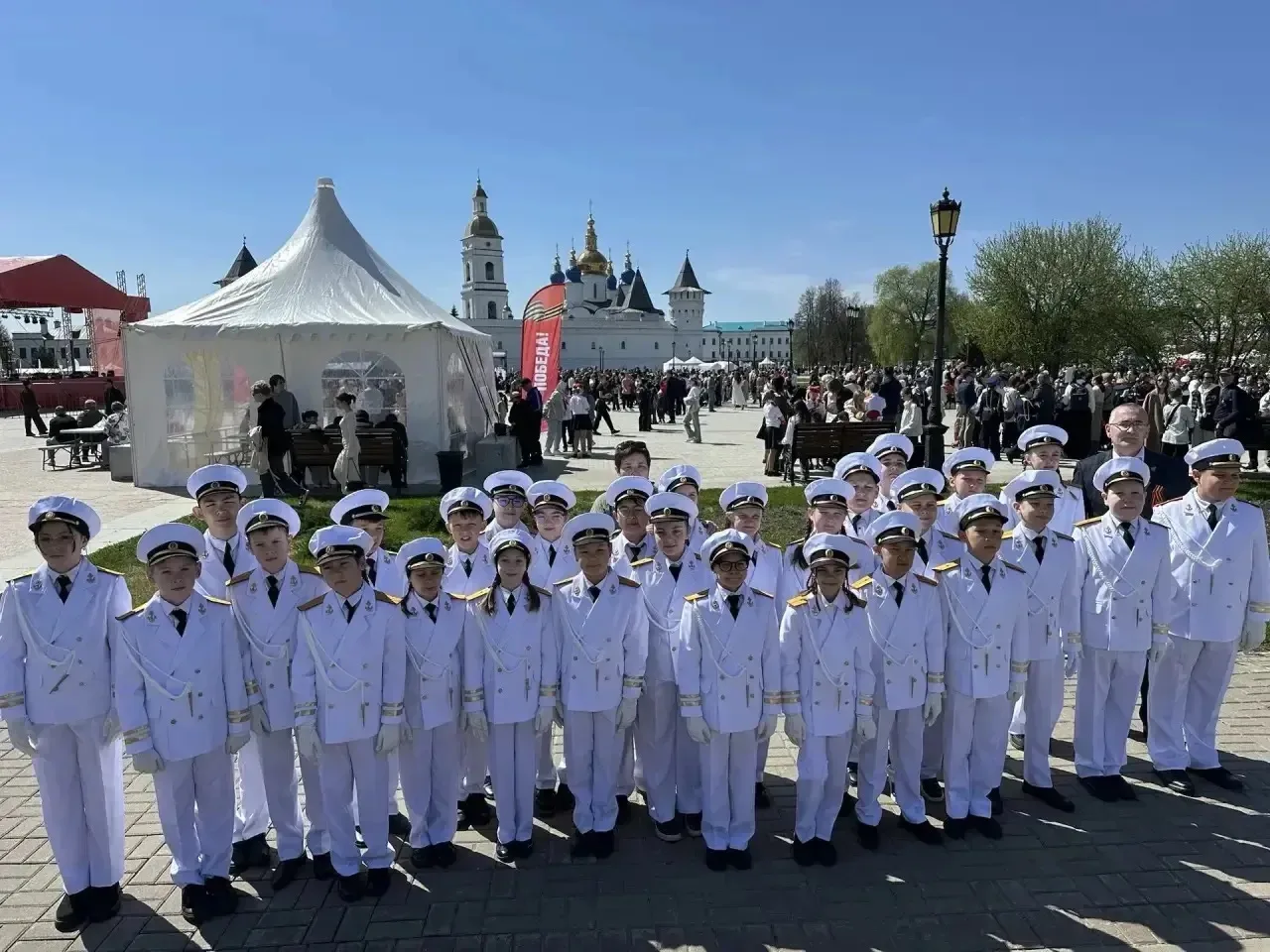 Сегодня 4Д класс вместе с классным руководителем Кульмаметьевой Фатимой Абдрашитовной и...