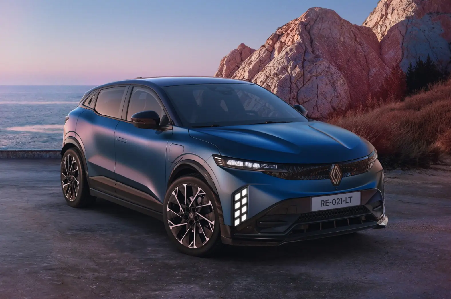 Renault освежила хэтчбек Megane E-Tech electric: новое «лицо» и батарея большей ёмкости

У обновлённ