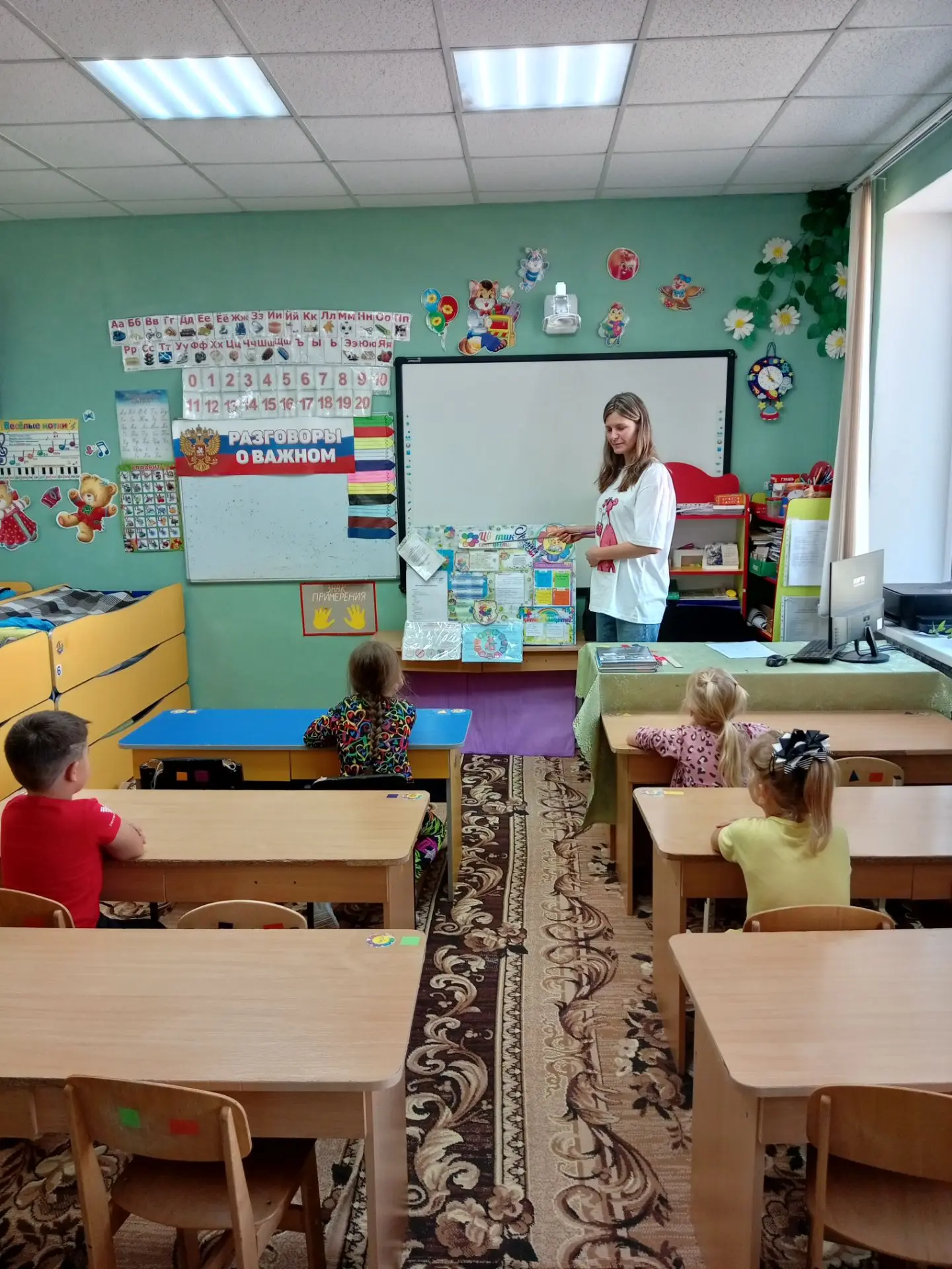 Сегодня мы с ребятами из группы "Цветик -  Семицветик" решили посвятить день нашему вто...