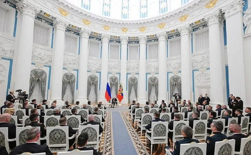 Владимир Путин встретился с выпускниками программы «Время героев»: ветераны СВО становятся лидерами 