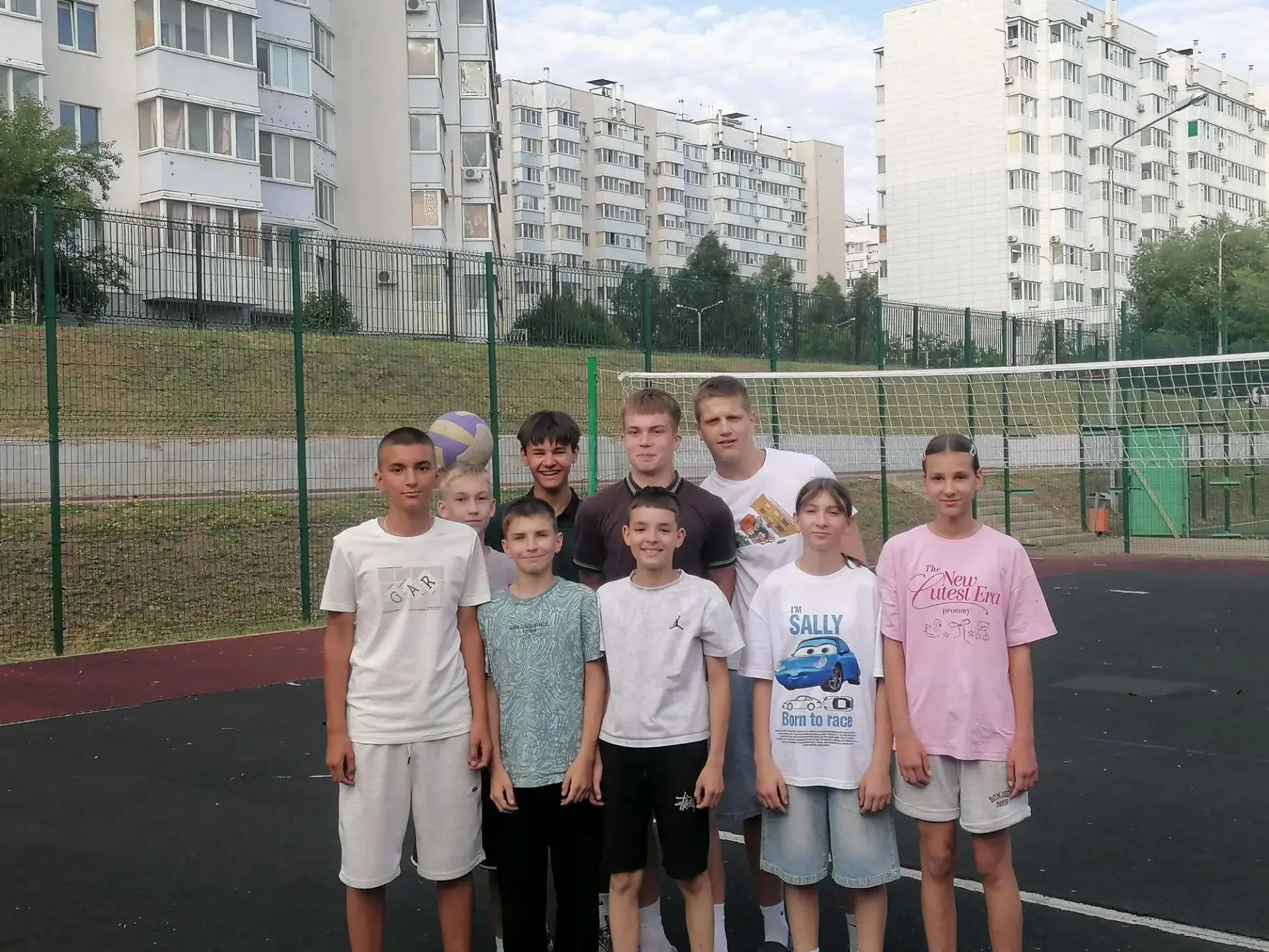 🎉 Соревнования по пионерболу на площадке СОШ 50! 🎉
На спортивной площадке СОШ №50 прошли захватыва