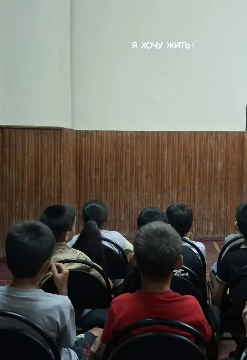 В Доме культуры села Озек-Суат прошёл показ антинаркотического ролика «Я хочу жить». Ме...