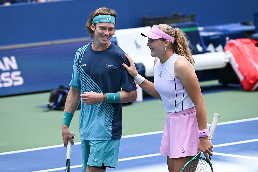 🎾 «Стыдно, когда тебя всю игру тащит 19-летняя девочка»