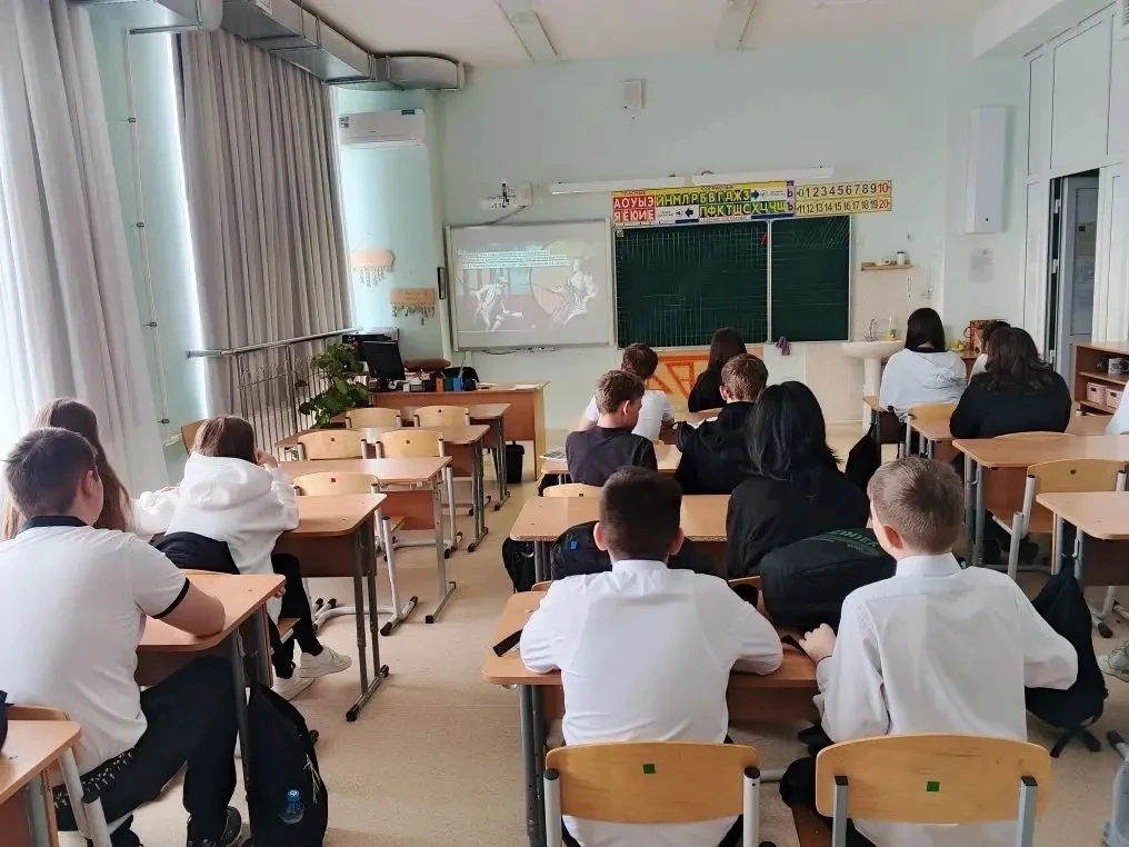 🎭 Разговоры о важном: погружение в мир театра  Вчера в нашей школе прошли традиционные «Разговоры о 