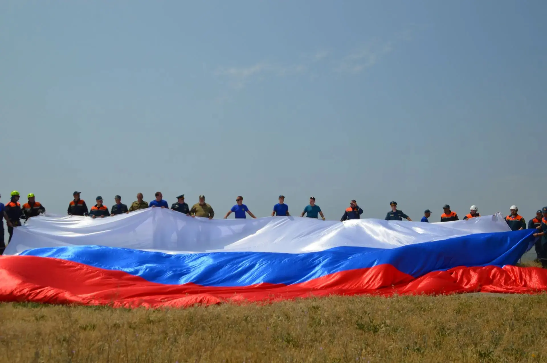 Поздравление министра чрезвычайных ситуаций Республики Крым Алексея Ерёменко с Днём России 

Дорогие
