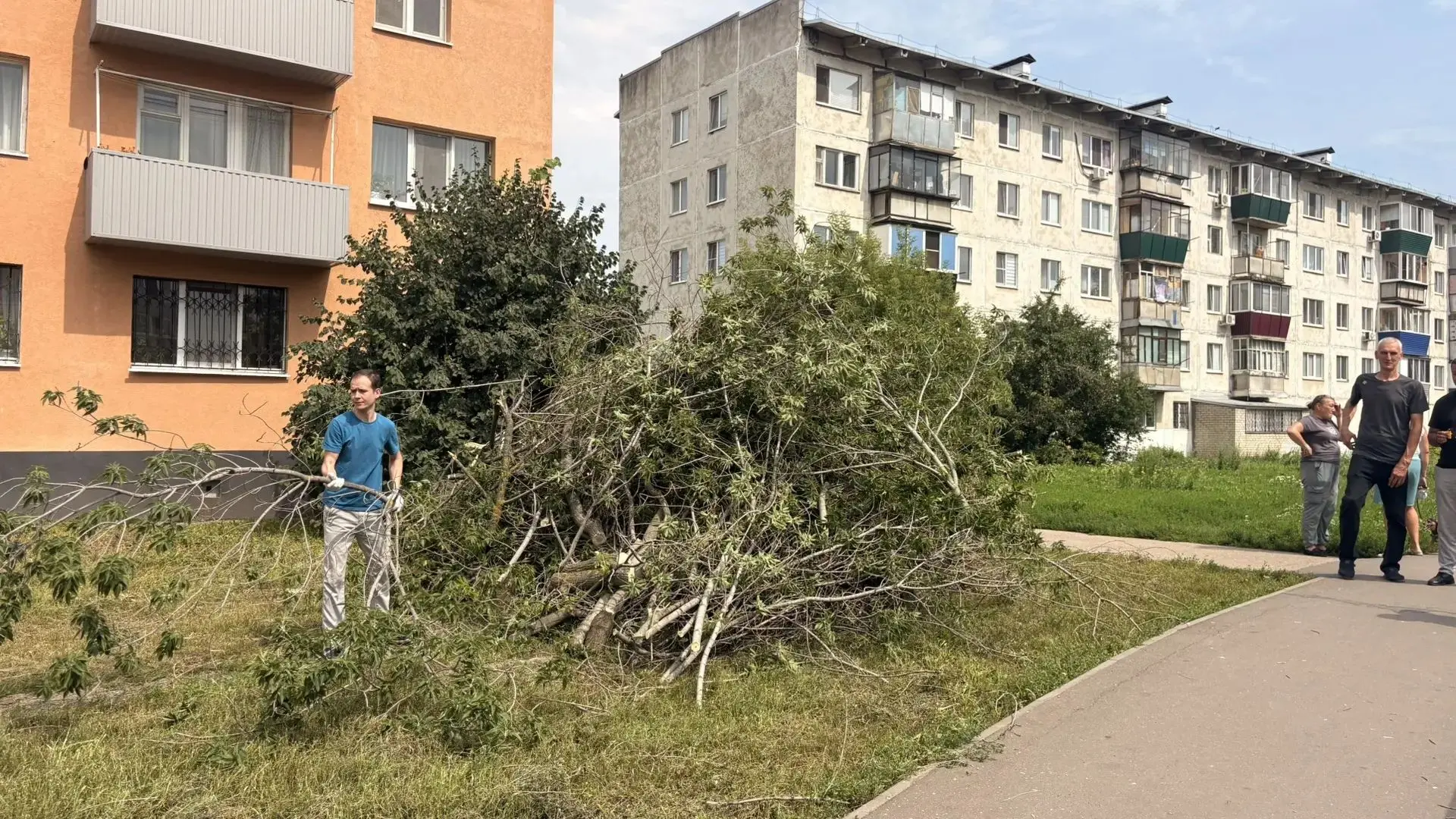 🏡Во исполнение поручения главы района Гюзель Мударисовны Хабутдиновой сотрудники админ...