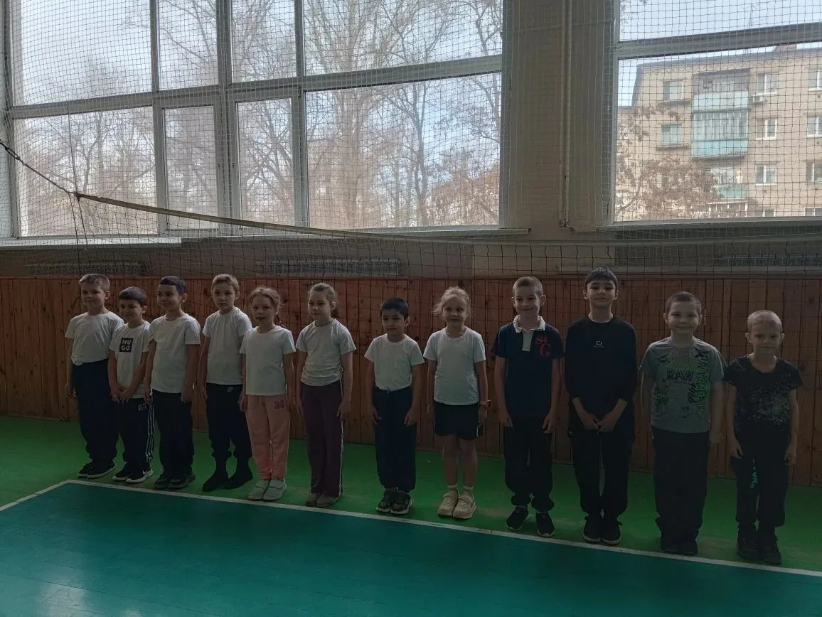 🏃‍♂️ Весёлые старты  В рамках Дня здоровья между учащимися 1Г и 1Д классов прошли «Весёлые старты» 🎉