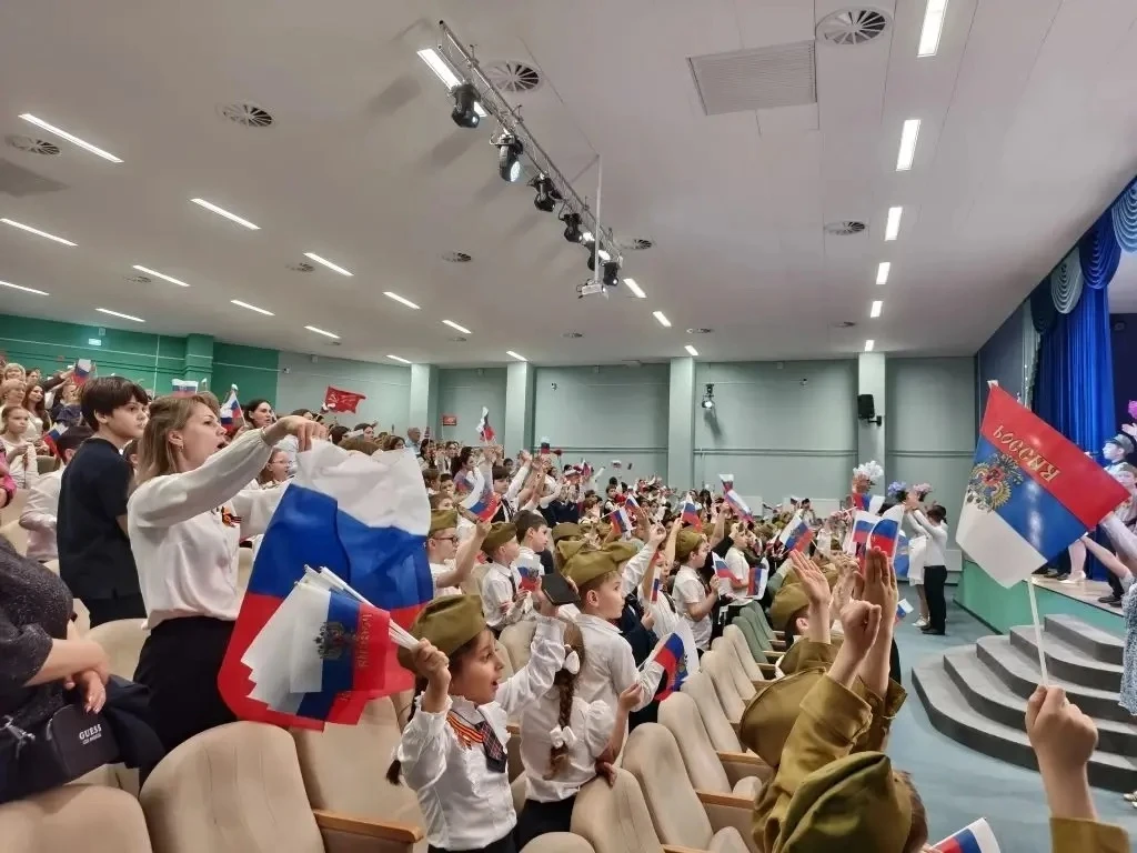 Сегодня в нашей школе состоялся праздничный концерт, посвященный 9 мая — Дню Великой Победы🎖️🕊️  В а