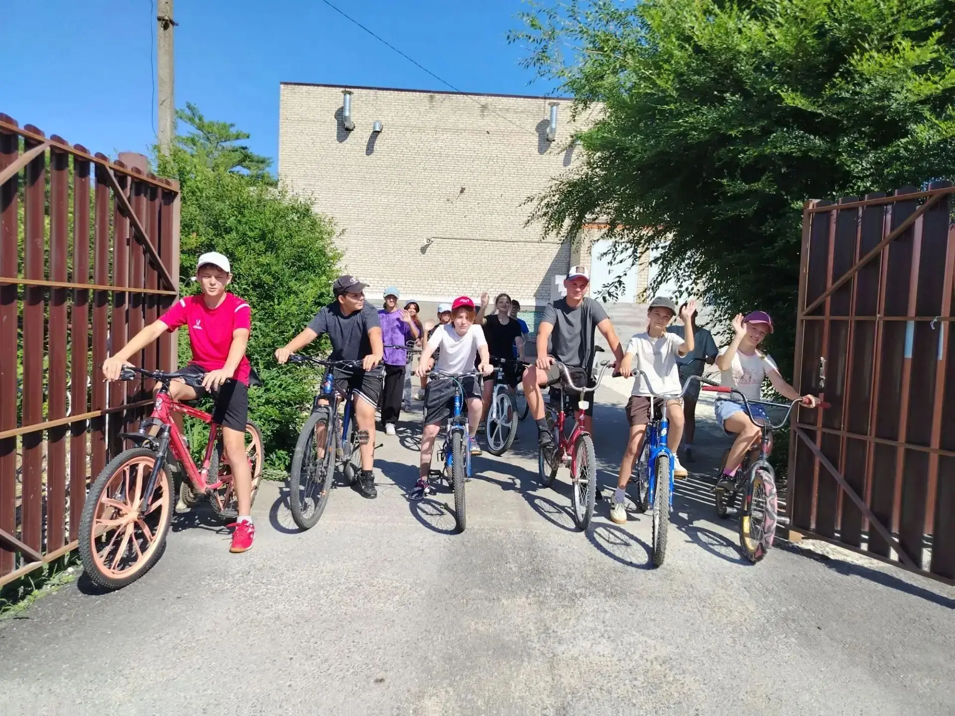 Учащиеся 6 класса побывали в увлекательном велопоходе.🚴‍♂️🚴‍♀️🚴
Маршрут пролегал по  окрестностям