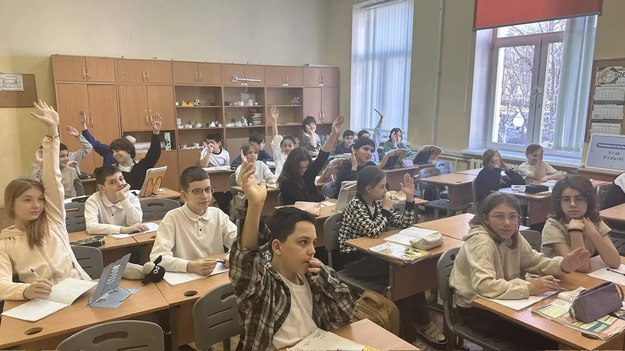 🌍✨ Декада иностранных языков!   🙌🏻 В нашей школе прошла традиционная декада иностранных языков, объе