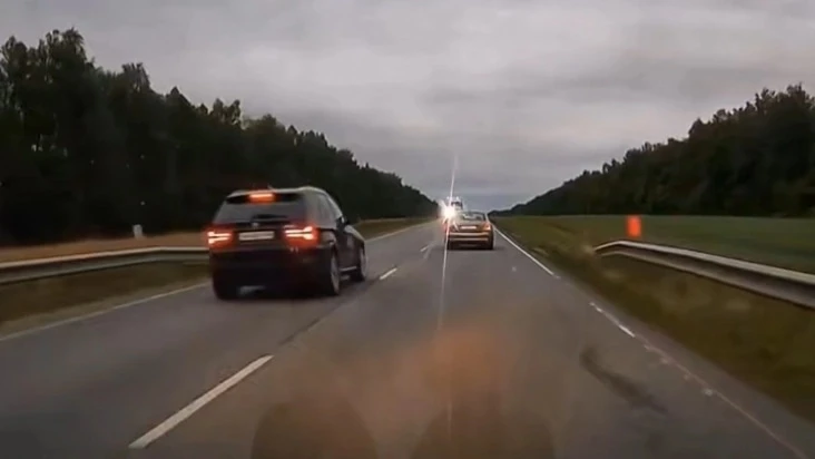 ⚡️Папа, мама и два сына погибли в жестком ДТП — BMW X5 влобовую врезалась в грузовик.

Предварительн