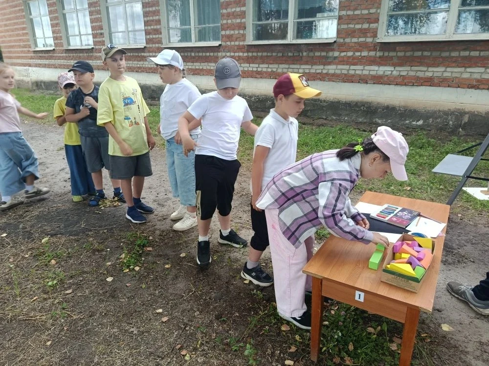 19 июня на базе МБОУДО "ЦДТ                      
" Радуга"  была проведена  игровая программа "Вмес