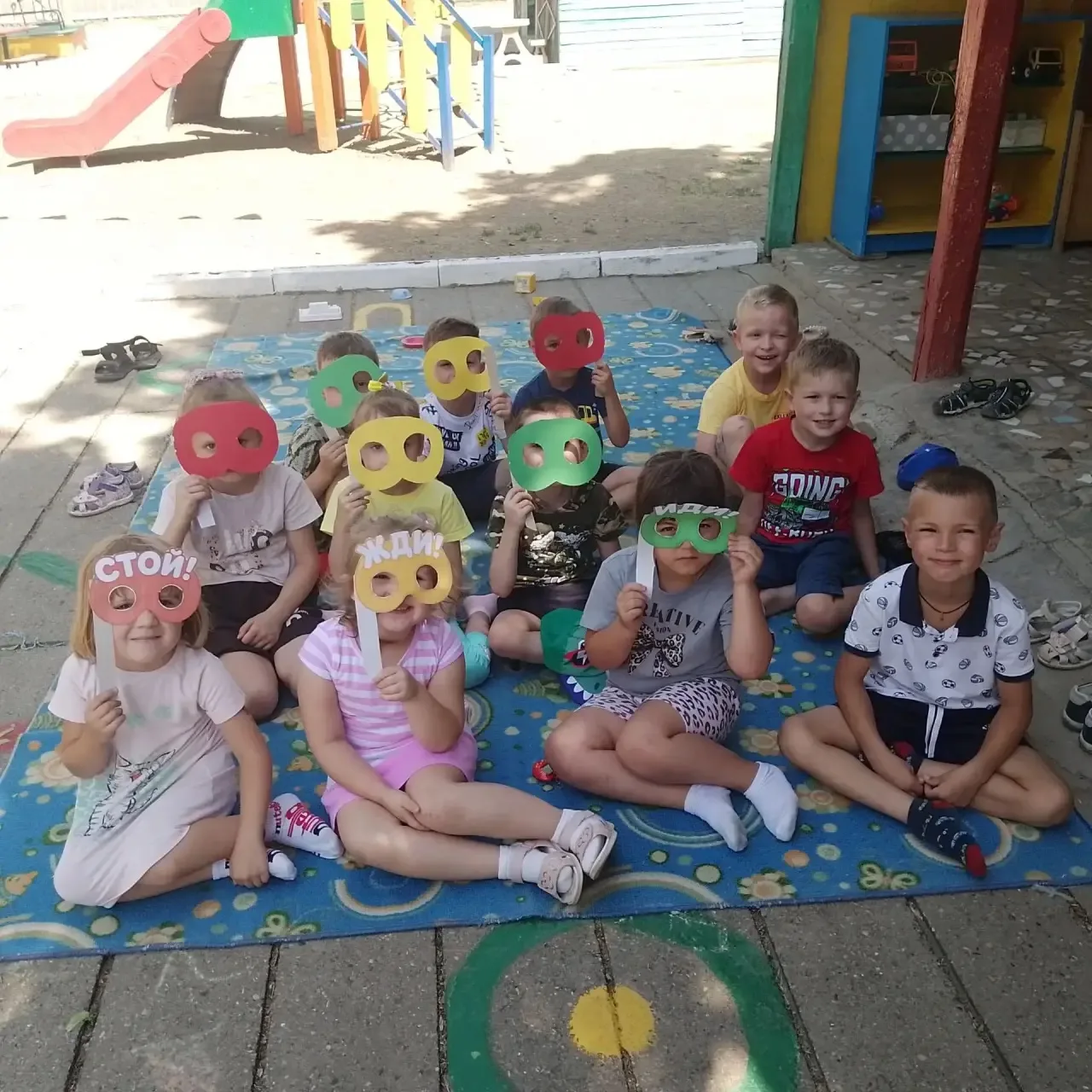 🚦Юные дошколята   сегодня получили письмо от Самого Светофора. Оказалось, что Волшебни...