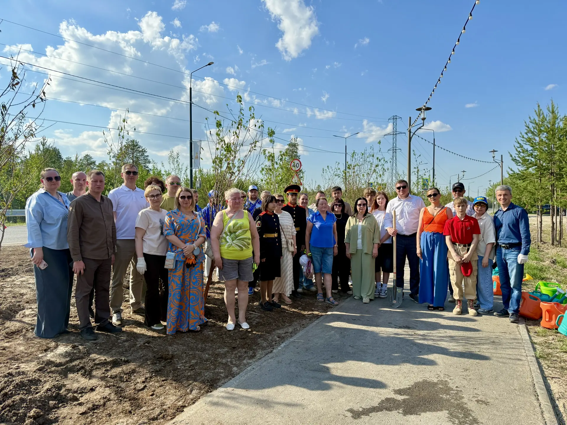 🌳 Наш Сад памяти обрёл новое дыхание. Сегодня вдоль улицы Дружбы Народов высадили еще ...
