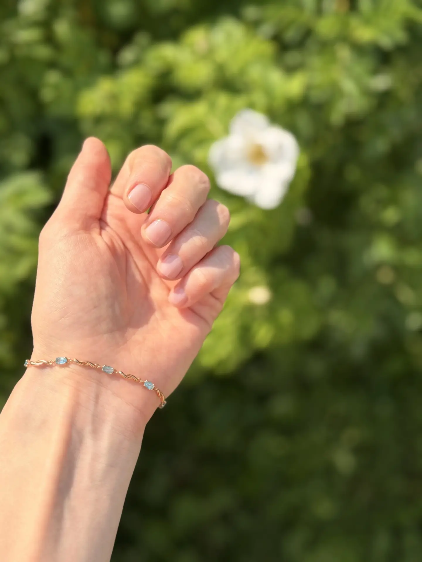 Маникюр за 15 минут 💅

Если педикюр мне проще сделать в салоне, то маникюр делаю дома и приловчилас