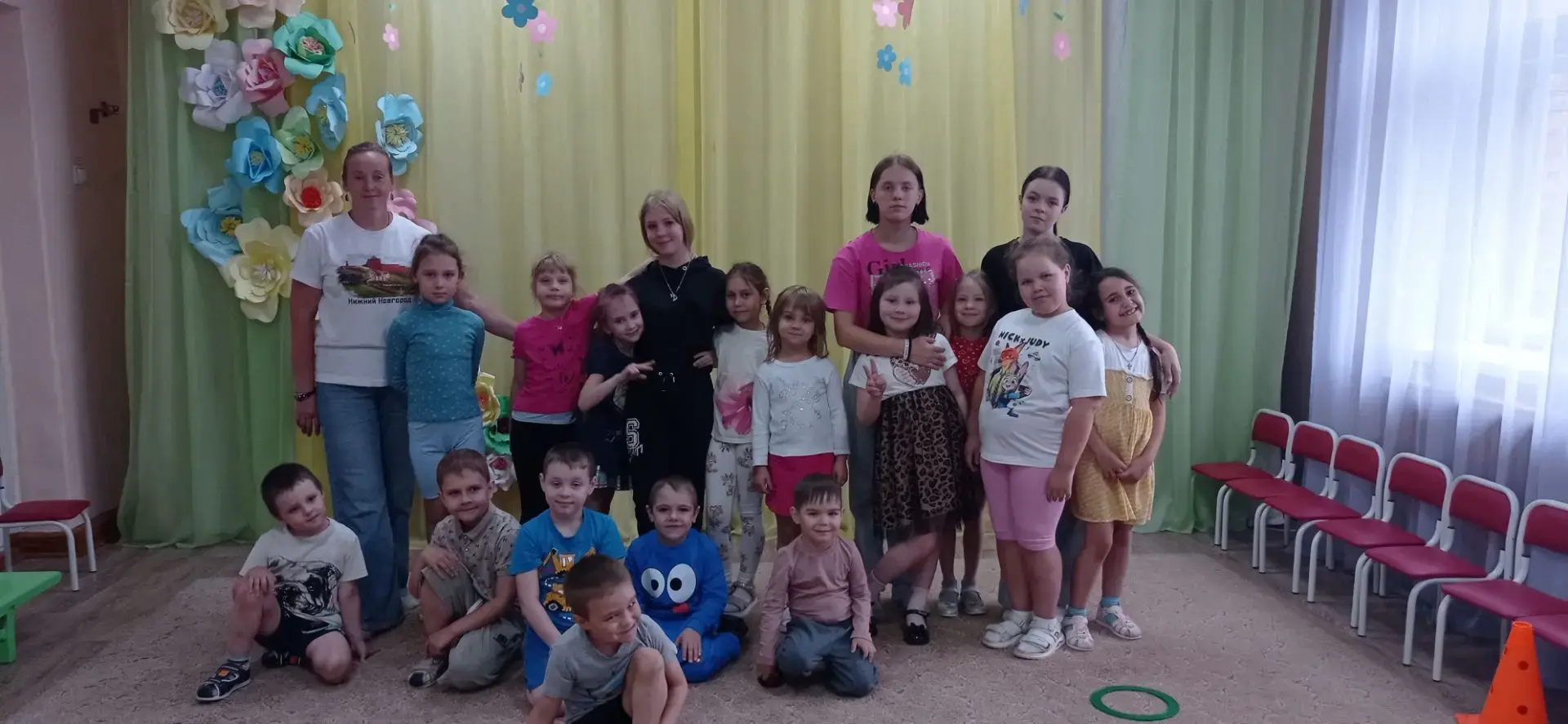 Сегодня в детском саду "Аленький цветочек" прошел спортивный час "Чемпионы нашего двора". В рамках с