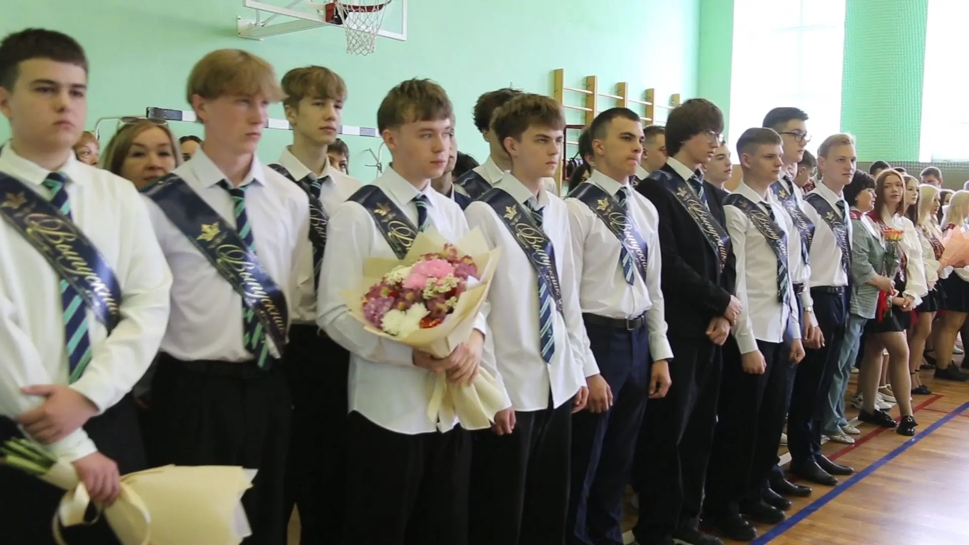 🎓✨Волнительный и радостный день для всей школы!✨🎓 Сегодня в стенах Бутурлиновской средней общеобразо