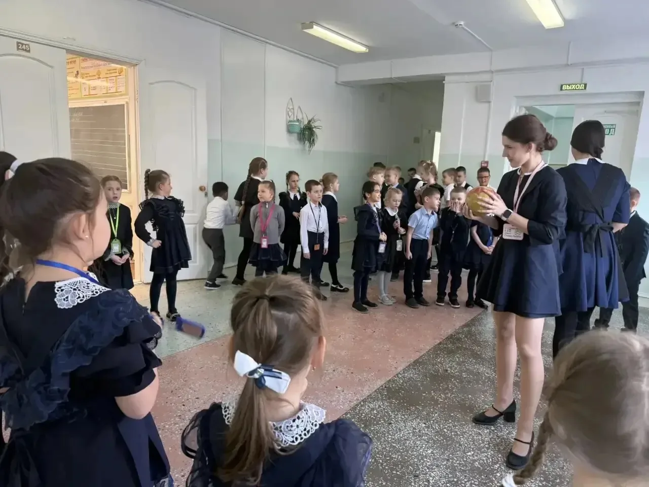 ⚛️Друзья, как вы уже поняли, в нашей школе началась долгожданная Декада науки и творчества! И, конеч