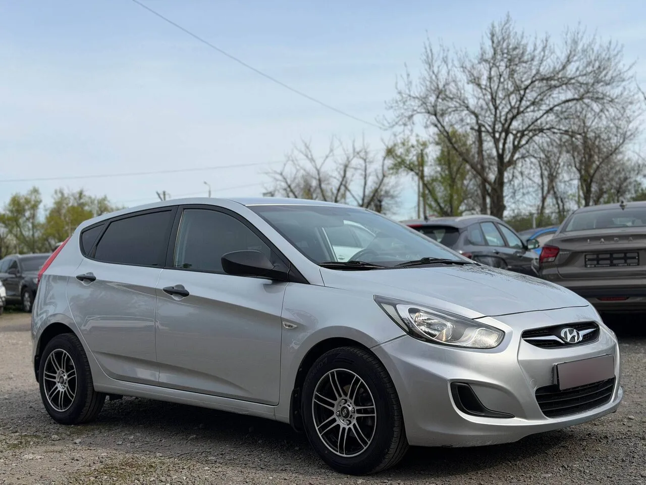 Hyundai Solaris
Объём 1.4 бензин
Коробка: АТ Aisin
Год 2013
Пробег 113.000 км родной
полностью обслу