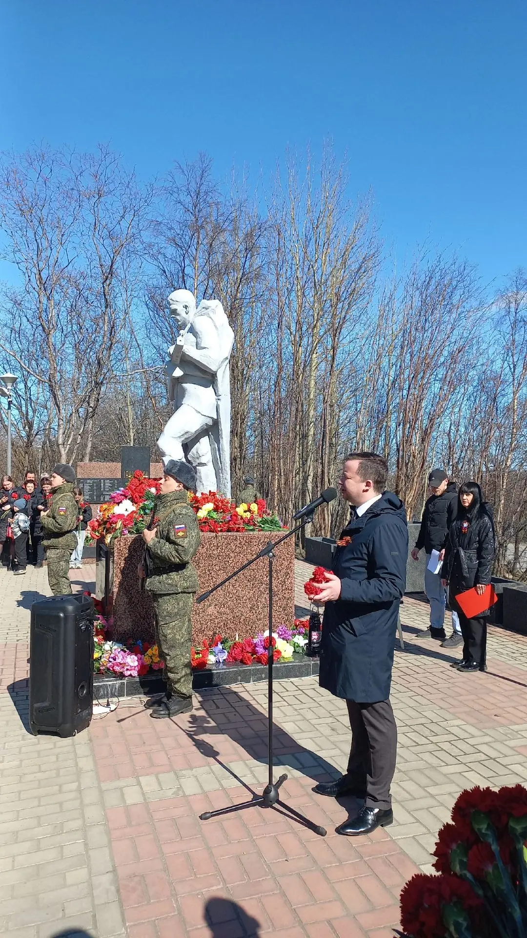 Сегодня ученики, родители и педагоги нашей школы приняли участие в Митингах у памятника...