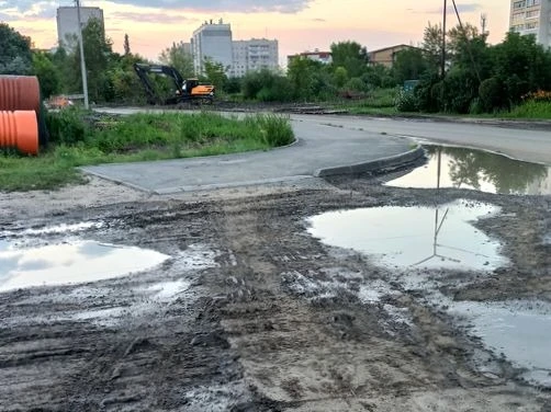 🔴Разбитую дорогу в 6А микрорайоне пообещали восстановить к концу октября

Жители 6А микрорайона пож