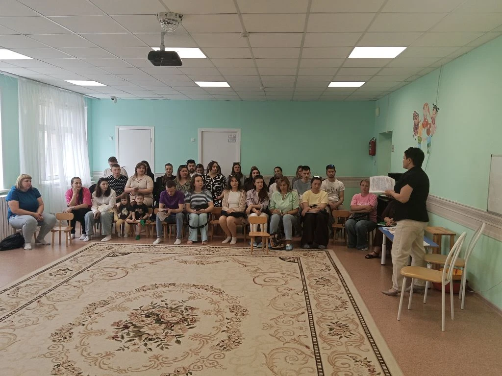 28 мая в нашем ДОУ прошло родительское собрание для вновь поступающих детей . Заведующи...