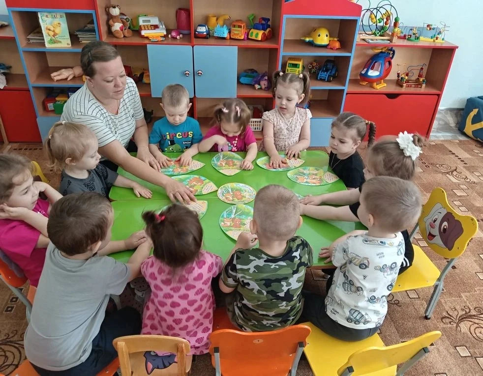 В преддверии Дня вежливости и этикета в младшей группе «Колобок» прошло яркое и познава...