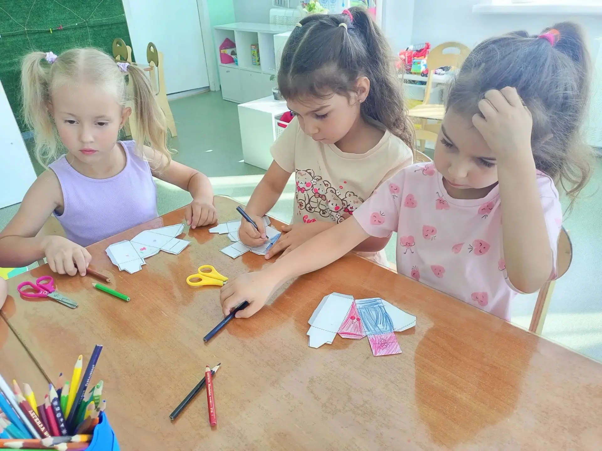 🍰 Праздник сладкоежек в нашей группе! 🎉

День торта прошёл на ура! Ребята с восторгом окунулись в 