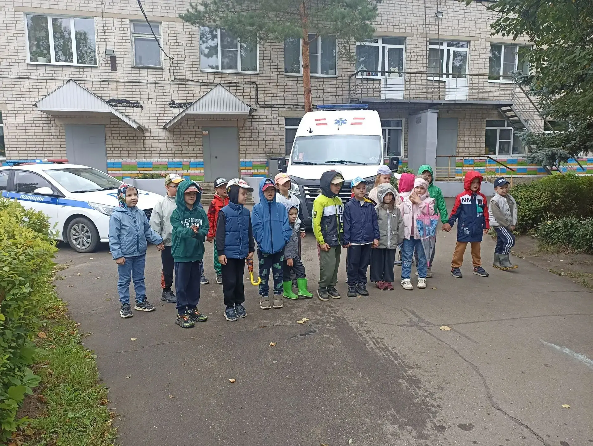 «На страже жизни и порядка: встреча с экстренными службами»🚑🚓