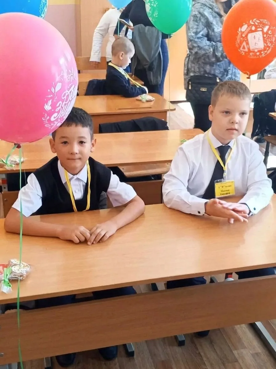 🎉 Друзья! Выпускники этого года — а сегодня уже официально первоклассники! — поделилис...