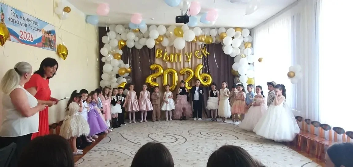✨ Светлячки, 
до свидания!

Смотрим ролик — и замирает сердце. Такими тёплыми, родными, чуть грустны