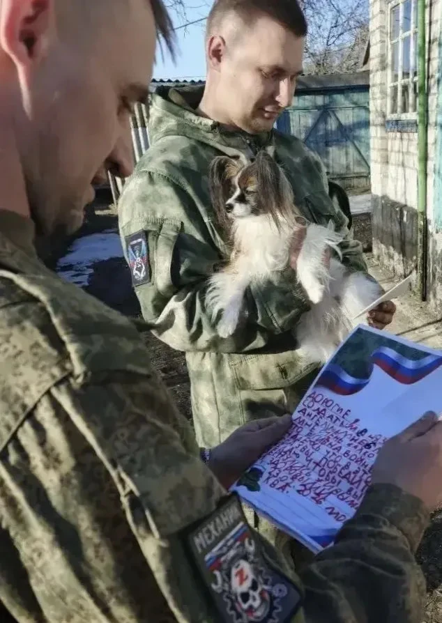 🕊️ Частичка добра нашим защитникам  В подготовительной группе «Кораблика» прошёл трогательный урок м