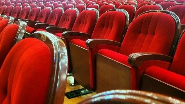 🎭 Разыгрываем пригласительный на два лица на спектакль «Женитьба» 11 октября!