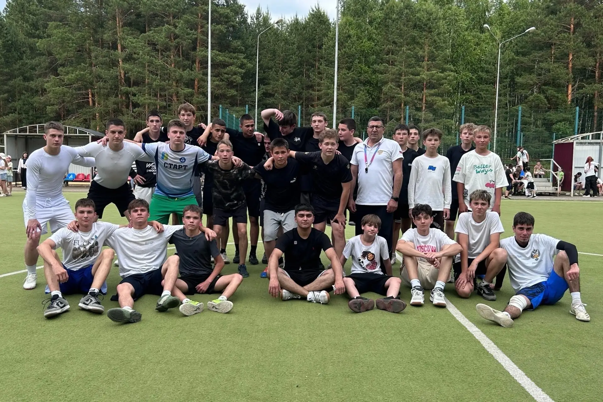 ⚽ 🥅 Между сборными командамилагеря «Звёздочка» и лагеря «Меридиан» состоялись два товарищеских, фут