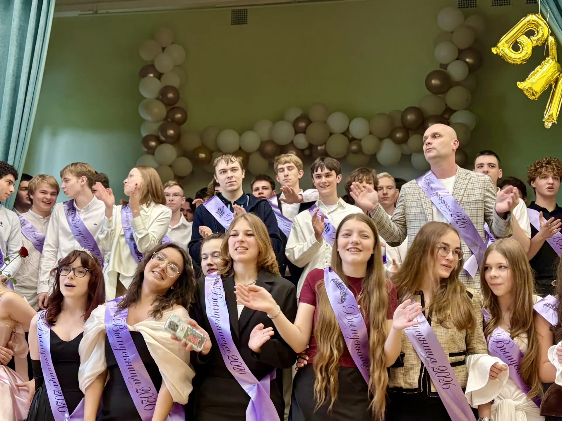 🎉 Сегодня для наших 11-ти классников прозвенел последний звонок — трогательный и волни...