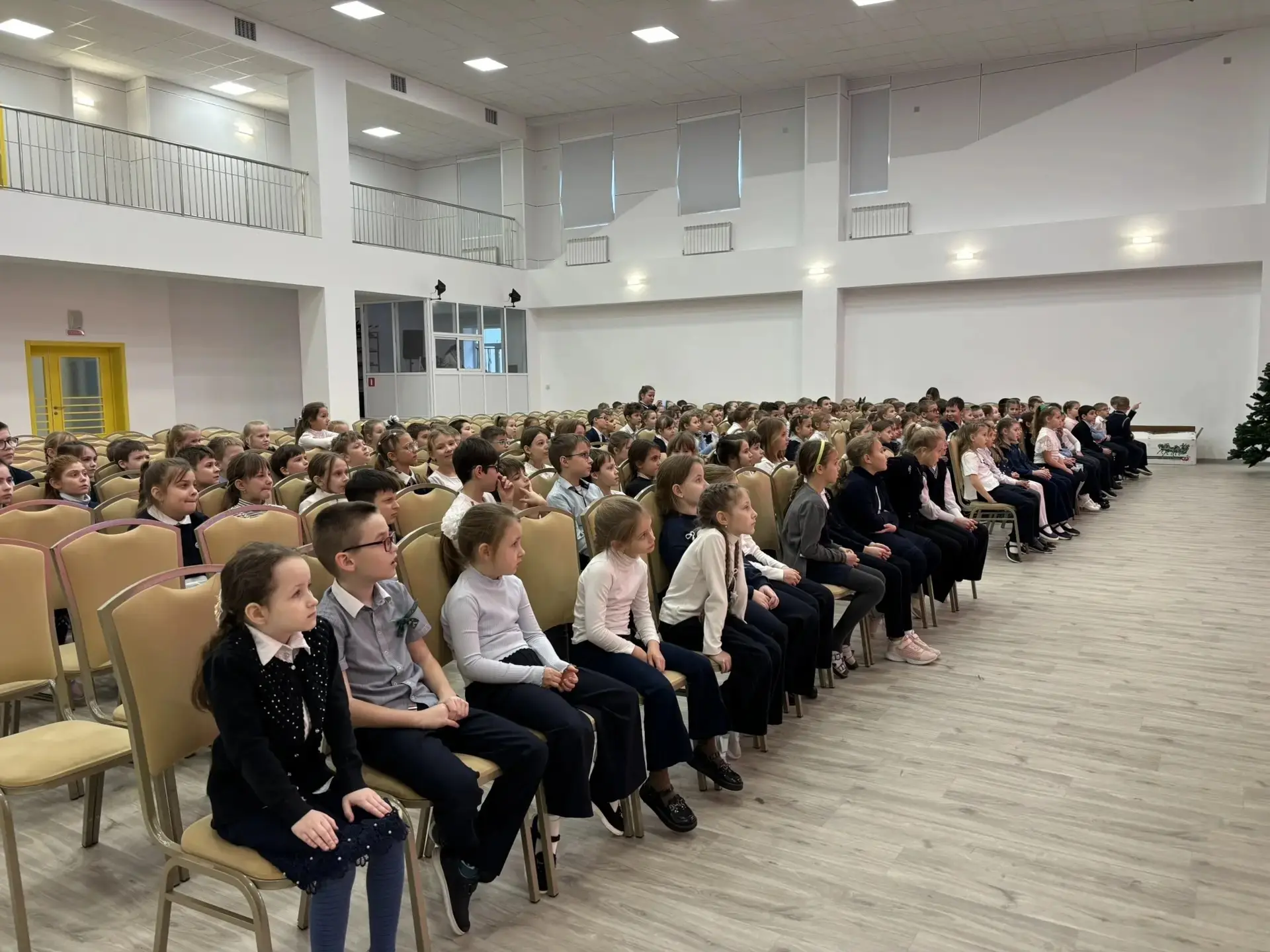 Каждый день в школе проходят уроки безопасности. В рамках недели начальной школы прошел единый "Урок