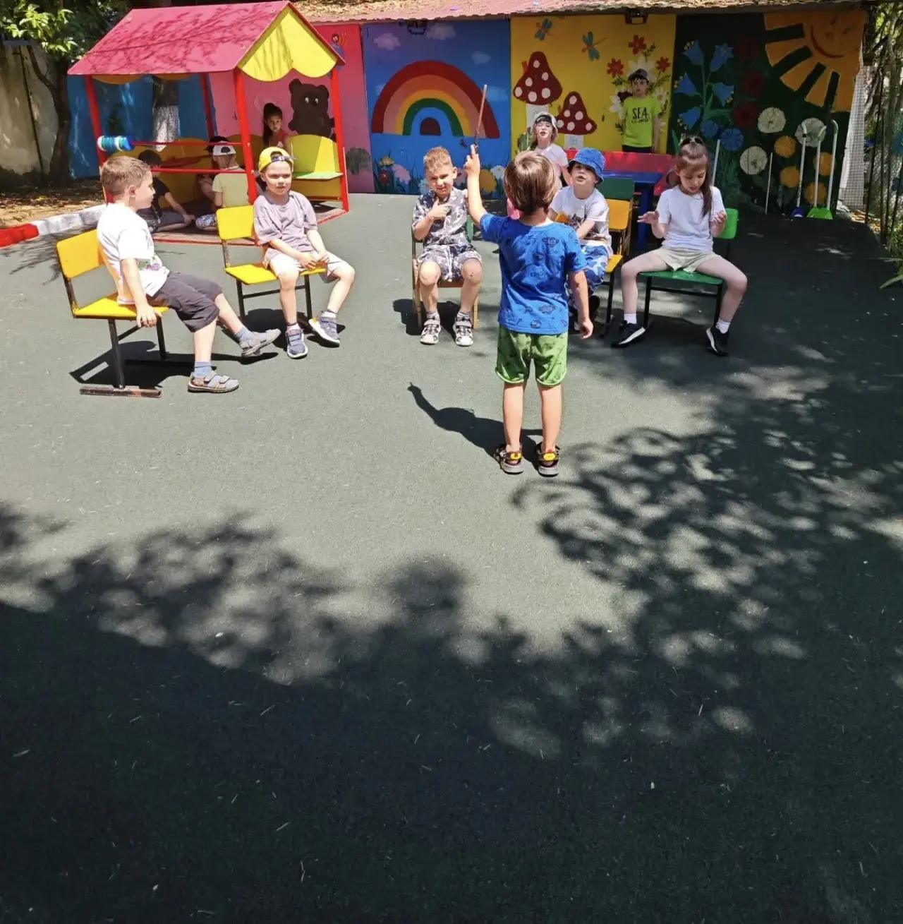 Лето в старшей группе проходит ярко, весело и с пользой! 🌞
Наши ребята с удовольствием принимают уч
