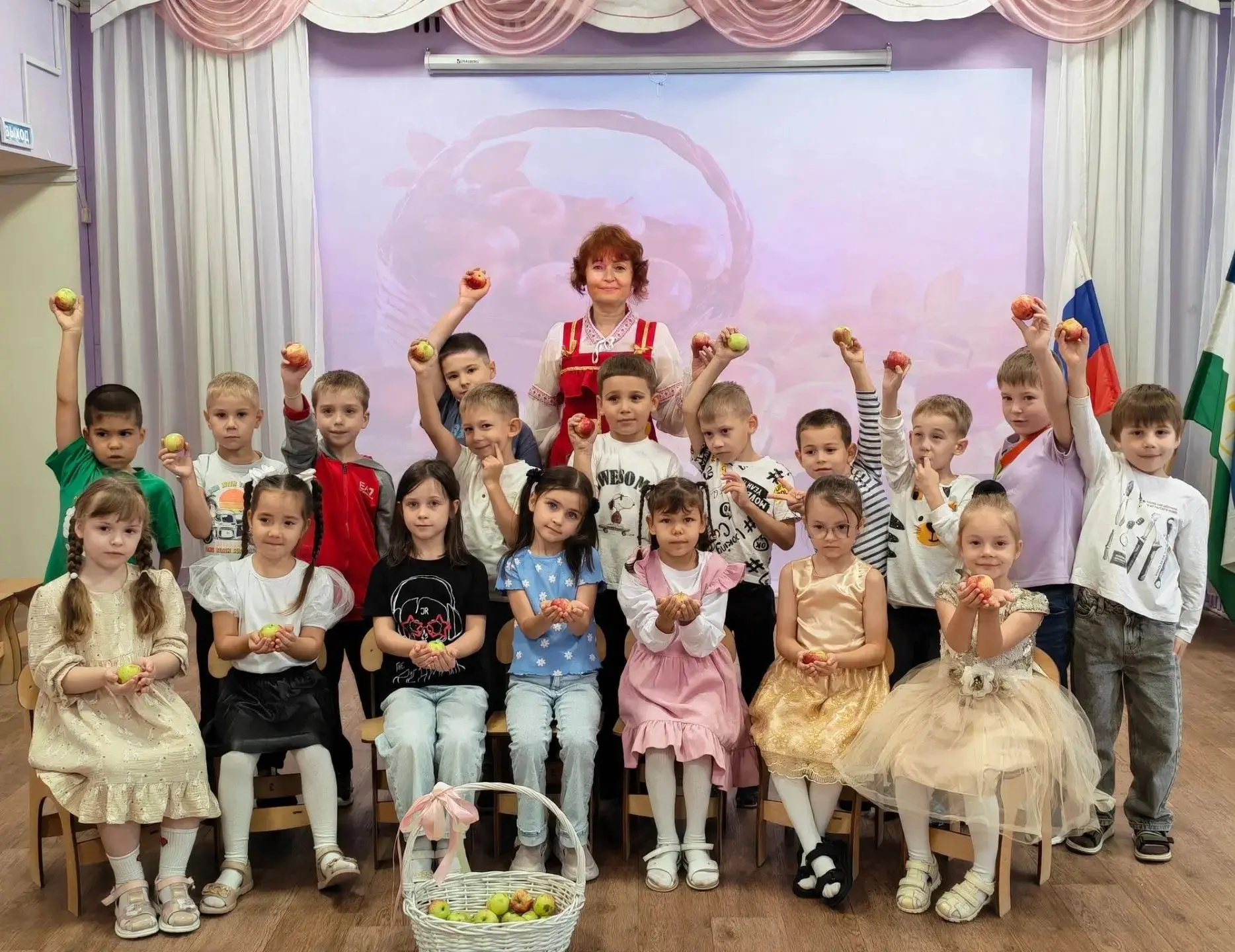 В МБДОУ Детский сад № 8 прошел яркий и незабываемый праздник, посвященный народным трад...