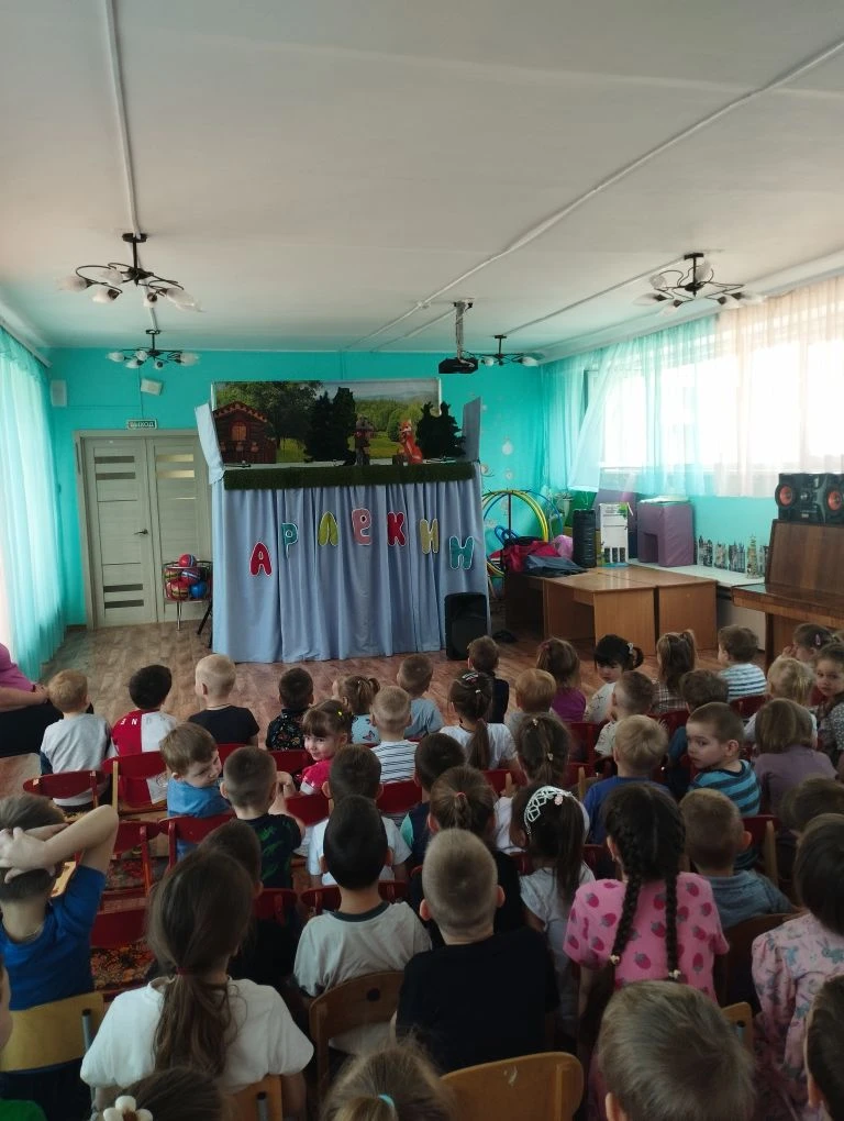 ☀️Понедельник наши воспитанники начали с посещения кукольного театра "Арлекин". Мальчишки и девчонки
